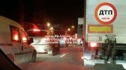 Масштабное ДТП в Киеве на Столичном шоссе: Renault Правого Сектора (?) разбился о МАН и Porsche Cayenne - фото 1