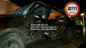 Масштабное ДТП в Киеве на Столичном шоссе: Renault Правого Сектора (?) разбился о МАН и Porsche Cayenne - фото 10