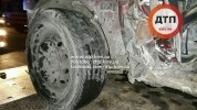 Масштабное ДТП в Киеве на Столичном шоссе: Renault Правого Сектора (?) разбился о МАН и Porsche Cayenne - фото 14