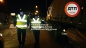 Масштабное ДТП в Киеве на Столичном шоссе: Renault Правого Сектора (?) разбился о МАН и Porsche Cayenne - фото 16