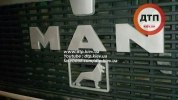 Масштабное ДТП в Киеве на Столичном шоссе: Renault Правого Сектора (?) разбился о МАН и Porsche Cayenne - фото 23