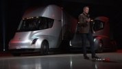 «Спроектирован как пуля»: Илон Маск наконец показал электрогрузовик Tesla, разгоняющийся до 100 км за 5 секунд - фото 30