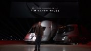 «Спроектирован как пуля»: Илон Маск наконец показал электрогрузовик Tesla, разгоняющийся до 100 км за 5 секунд - фото 33