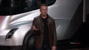 «Спроектирован как пуля»: Илон Маск наконец показал электрогрузовик Tesla, разгоняющийся до 100 км за 5 секунд - фото 53