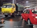 ДТП в Киеве: на Севастопольской площади столкнулись Toyota Corolla и КАМАЗ - фото 6