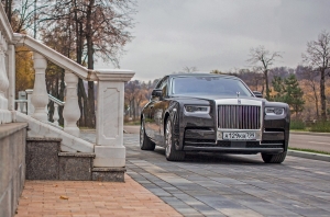 - Rolls-Royce Phantom:      !
