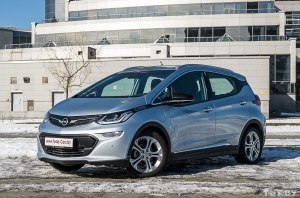 - {MARK} {MODEL}: -Tesla.         Opel Ampera-e