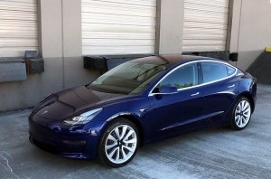Tesla Model 3 -    