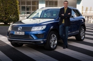 - {MARK} {MODEL}: Volkswagen Touareg 2015.  