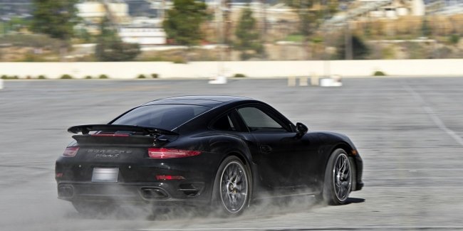 :    Porsche 911 ()