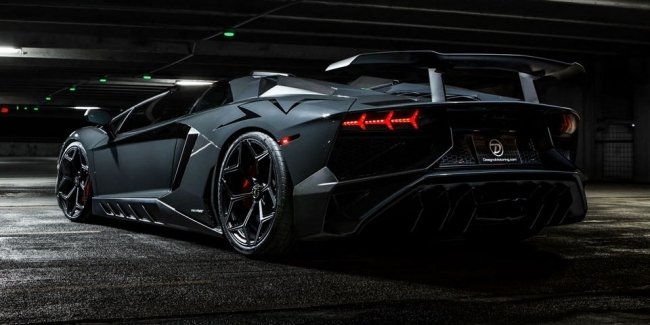  Lamborghini Aventador SV  