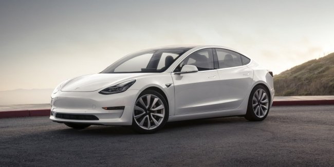  Tesla Model 3       