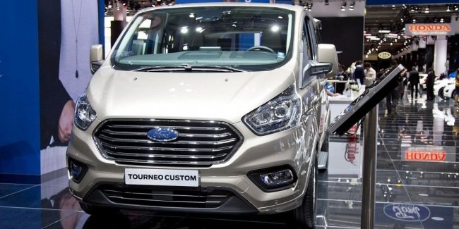   Ford Tourneo Custom   
