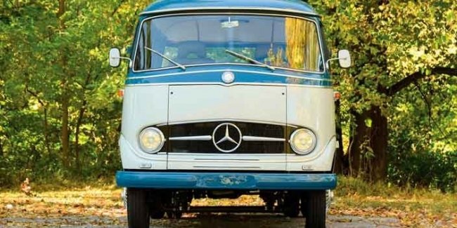 - Mercedes-Benz O 319   $200 000