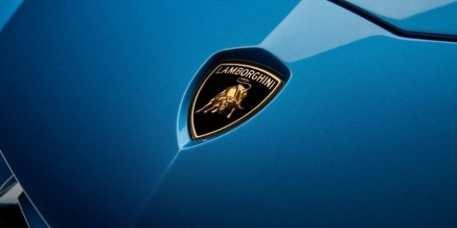 Lamborghini   Porsche Panamera
