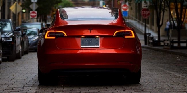Tesla     Model 3