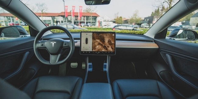  : Tesla  Model 3  Model Y