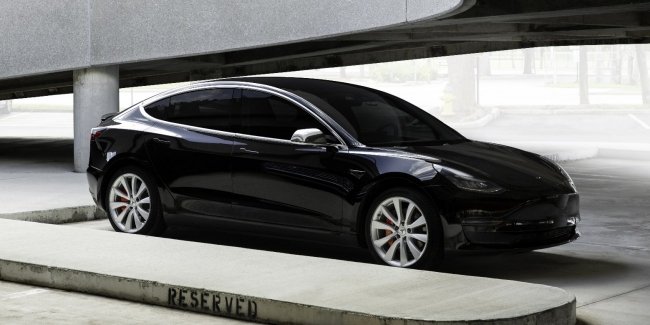 Tesla Model 3 -     