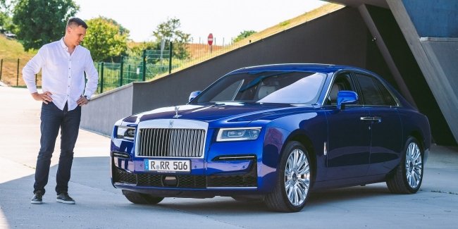  Rolls-Royce Ghost:   