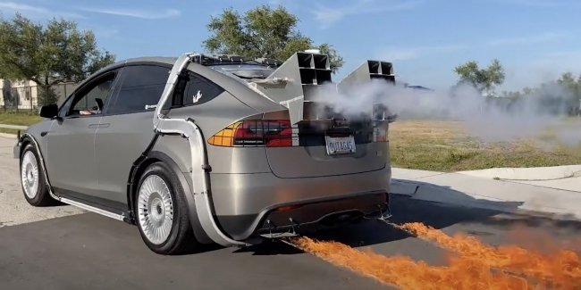 Tesla Model X   DeLorean     