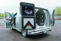 Тяжелая артиллерия: Chevrolet Astro Van Art Sound из Москвы