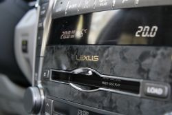  Lexus LS:  -