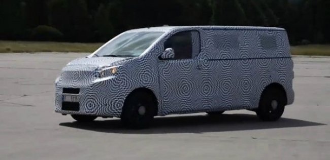 «Шкода» вывела на тесты перелицованный Volkswagen Multivan
