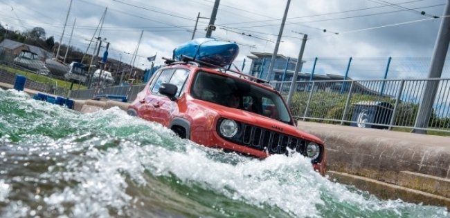 Jeep Renegade принял участие в «рафтинге»