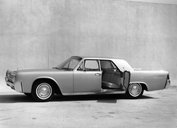 Lincoln Continental 1962 .