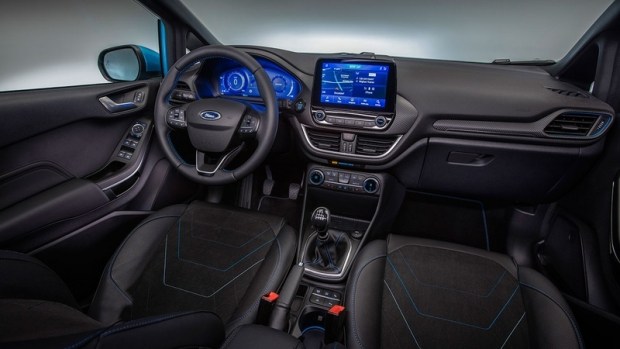 Для топовых версий Ford Fiesta предусмотрена медиасистема SYNC 3 с 8-дюйовым тачскрином. Она поддерживает Apple CarPlay и Android Auto. В числе «допов» беспроводная зарядка и акустика Bang&Olufsen.