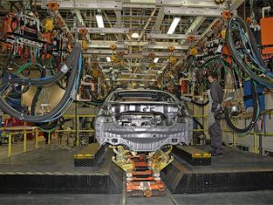 Всемирное изготовление автомашин в 2010 году превзойдет предкризисный уровень