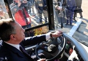 Во Львове Колесников в автомобиле автобуса налетел в авто ГАИ
