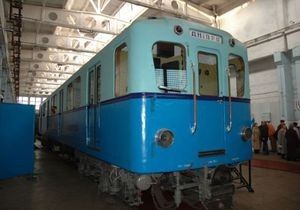 В киевском метро начал ездить вагон-музей