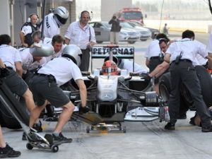 Команда Mercedes GP оказалась самой быстрой на пит-лейн