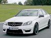 Компания Mercedes-Benz рассекретила "заряженный" седан С63 AMG - фото 1