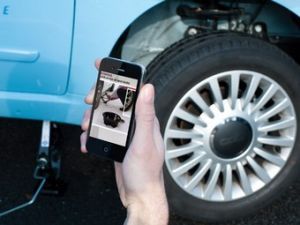 Айфон сможет помочь заменить колесо на машинах Лянча и Альфа Ромео