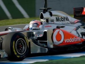 Red Bull и McLaren доминировали на свободных заездах Гран-при Австралии