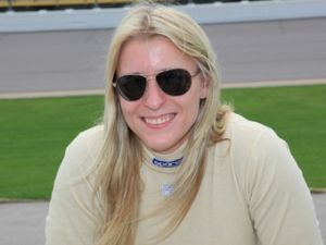 В юбилейную гонку Инди-500 заявилась еще одна женщина