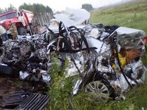 Ужасное ДТП в России : в Архангельской обл. МАЗ уничтожил Toyota Corolla, из-за аварии в авто погибла семья из 5 человек (ФОТО)