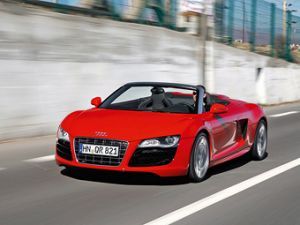 Audi отзывает родстеры R8 из-за утечки топлива