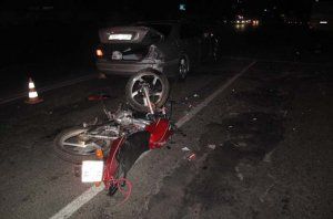 В Киеве столкнулись мотоцикл и элитное авто: один человек погиб, двое - с серьезными травмами и в шоке