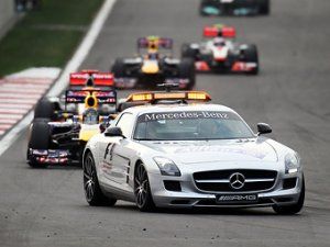Круговым гонщикам Формулы-1 разрешат опередить пейс-кар и догнать пелотон