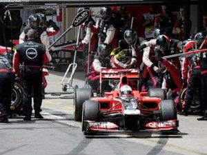 Команду Marussia Virgin оштрафовали за инцидент на пит-стопе