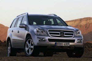 СМИ: Министр юстиции ездит на краденом Mercedes