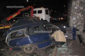 Авария в Киеве: уничтожен таксист и его авто (Фото)