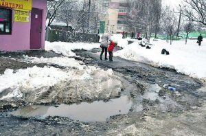 Киев уходит под землю: на 3 метра упала улица в Святошино, на очереди - Лавра