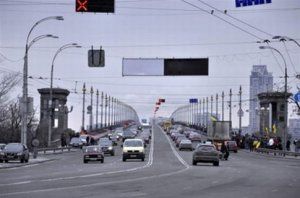 На переходу Патона в Киеве крупная трагедия: встретились 7 автомашин