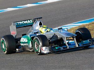 Прошлогодний болид Mercedes GP вновь превзошел новые машины