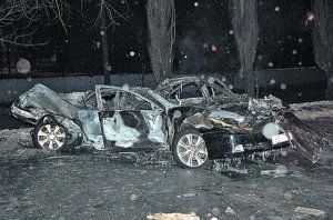 Авто пыхнуло от потрясения о дерево: 19-летние приятели сгорели живьем