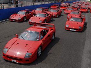 Британцы соберут вместе рекордное количество суперкаров Ferrari F40